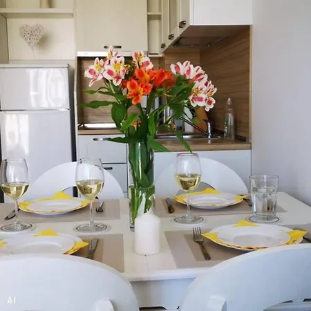 Kabakum Di Sea View е прекрасен апартамент намиращ се на 20м.от плажа. в непосредстена близост има хранителен магазин, аптека, спирка на градския транспорт. заведения за всеки вкус. * גולדן סנדס