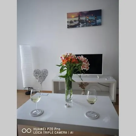 דירה Kabakum Di Sea View е прекрасен апартамент намиращ се на 20м.от плажа. в непосредстена близост има хранителен магазин, аптека, спирка на градския транспорт. заведения за всеки вкус.