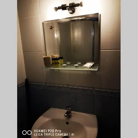 Kabakum Di Sea View е прекрасен апартамент намиращ се на 20м.от плажа. в непосредстена близост има хранителен магазин, аптека, спирка на градския транспорт. заведения за всеки вкус. דירה גולדן סנדס
